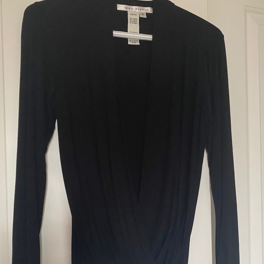 Long sleeve top Deep V cross-cross opening.